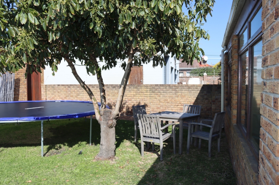 6 Bedroom Property for Sale in Kleinmond Western Cape